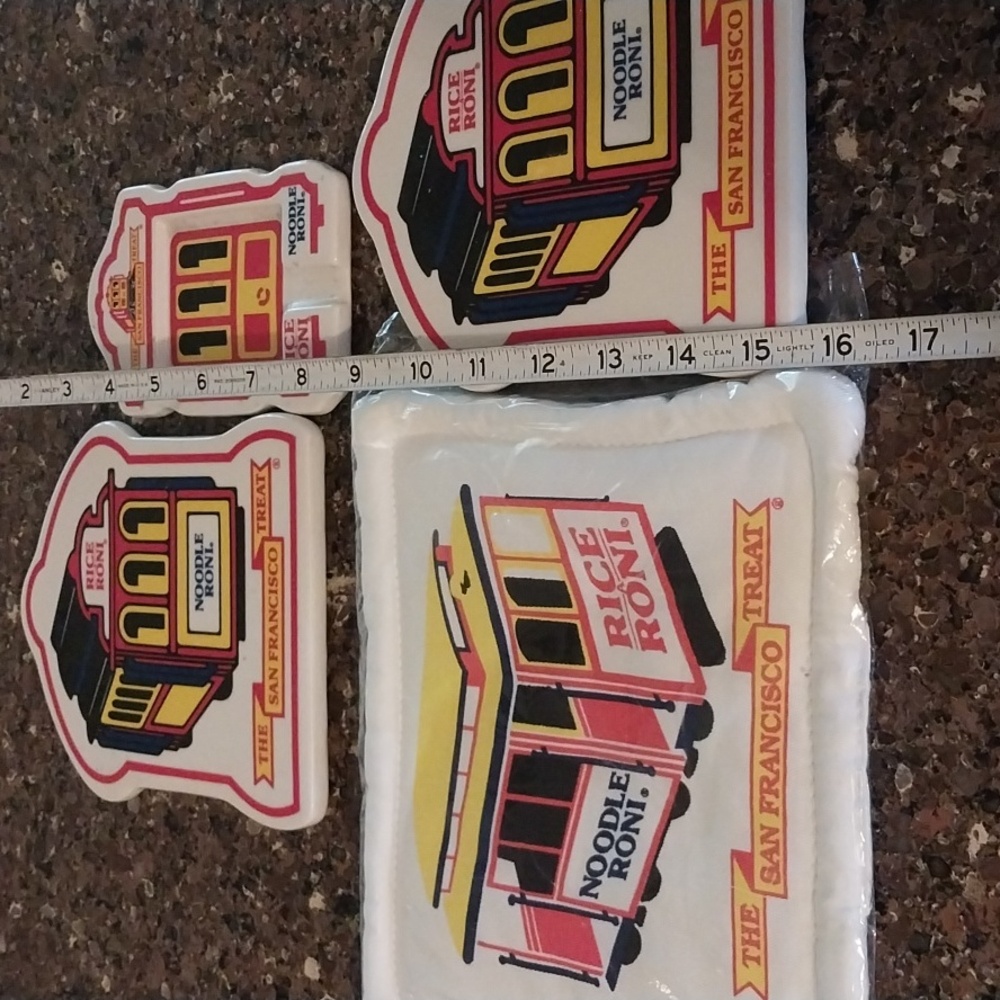 collectible Noodle Roni hot plate (2), spoon rest & pot holder